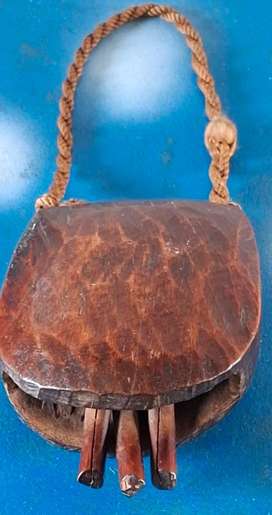 Geitenbel.  Hout. Oud. Houtsnijwerk. 10/10 cm., Antiek en Kunst, Curiosa en Brocante, Ophalen