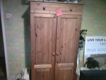 Grenen Kast 159x84x52cm beschikbaar voor biedingen