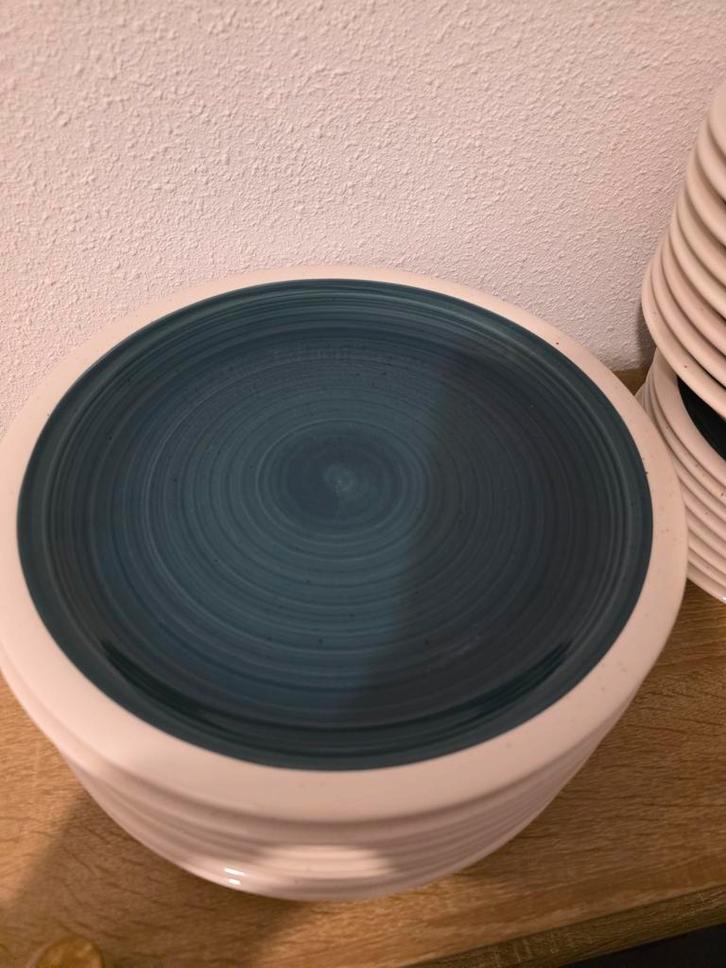 32-delig porseleinen borden set - Zo goed als nieuw!, Huis en Inrichting, Keuken | Servies, Zo goed als nieuw, Bord(en), Effen