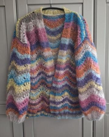 Nieuw handgemaakt mohair ajour vest, een maat beschikbaar voor biedingen