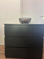 Zwarte commode, Ophalen
