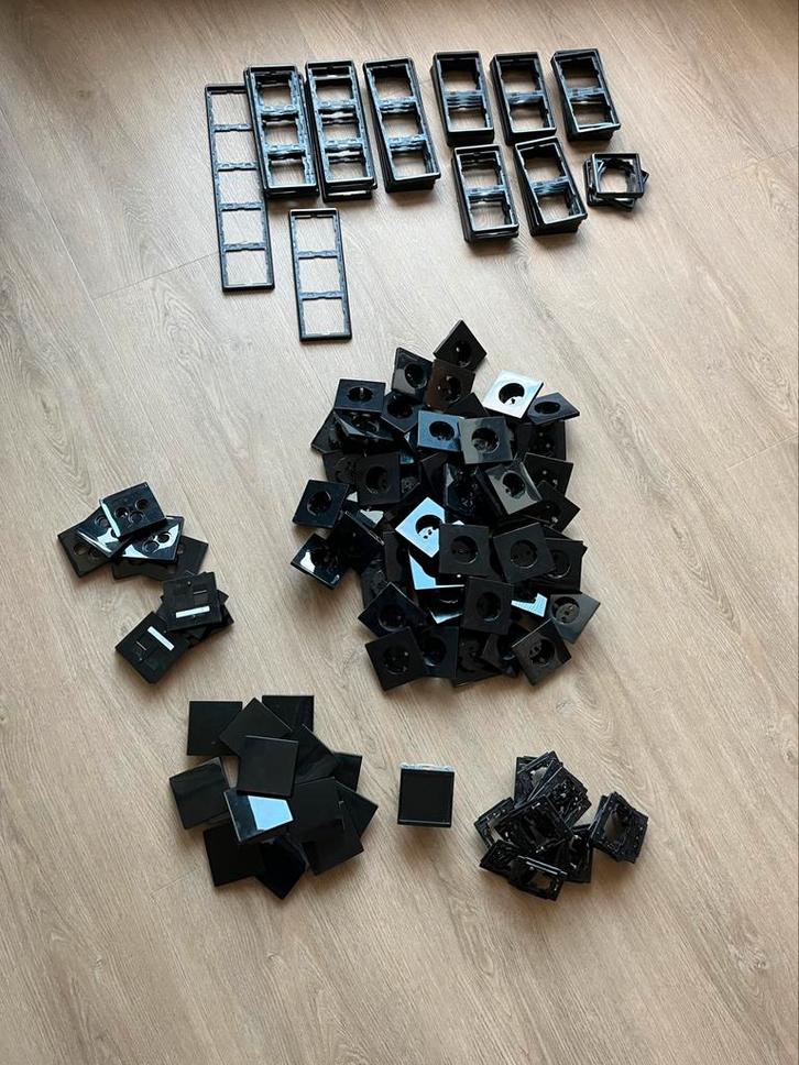 Zwart schakelmateriaal 50+ stuks, Doe-het-zelf en Verbouw, Elektra en Kabels, Zo goed als nieuw, Ophalen of Verzenden