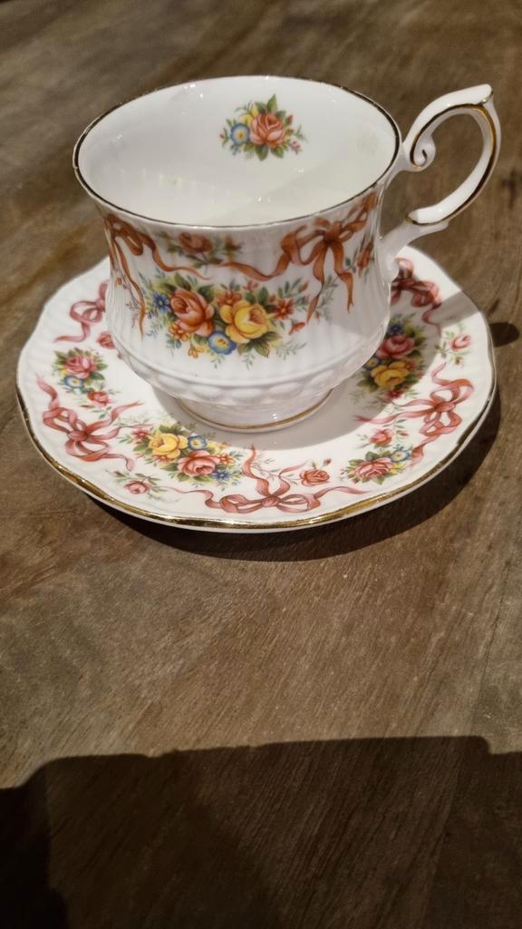 KOP EN SCHOTEL QUEENS ROSINA CHINA 1875, Antiek en Kunst, Antiek | Servies los, Ophalen of Verzenden