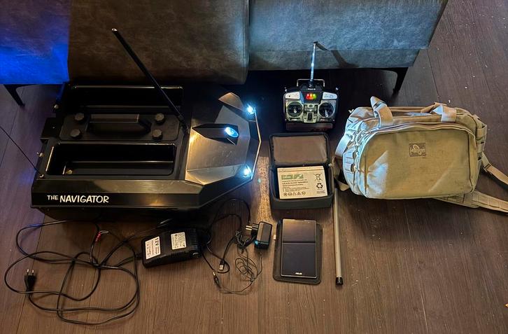 The Navigator Voerboot, Watersport en Boten, Hengelsport | Karpervissen, Zo goed als nieuw, Overige typen, Ophalen