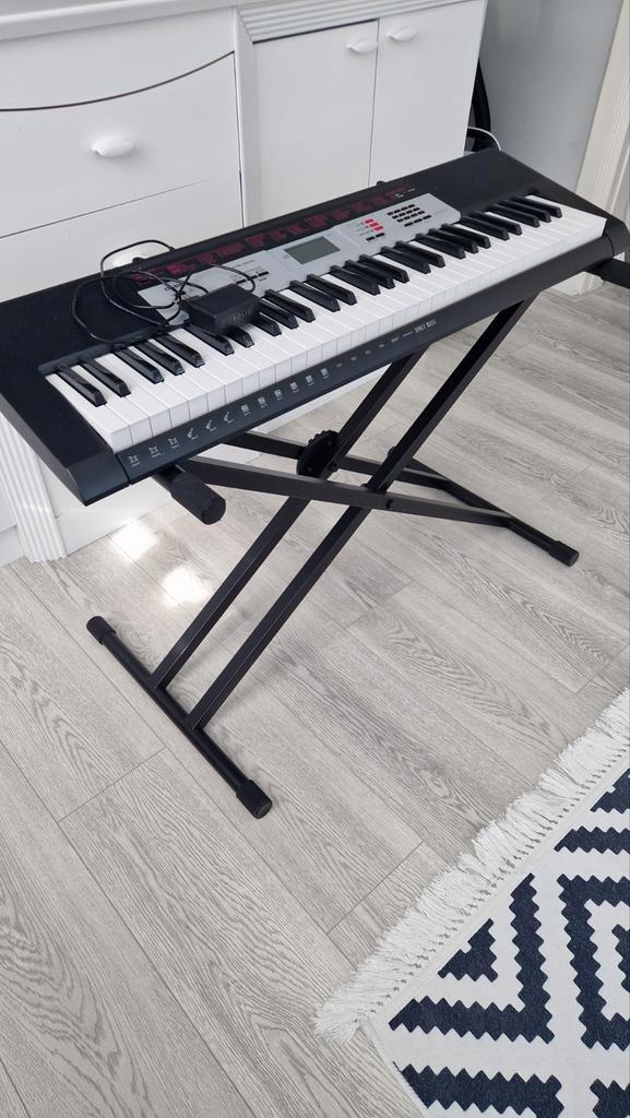 Casio CTK-1500 Keyboard met Standaard, Muziek en Instrumenten, Keyboards, Gebruikt, 61 toetsen, Casio, Aanslaggevoelig, Met standaard