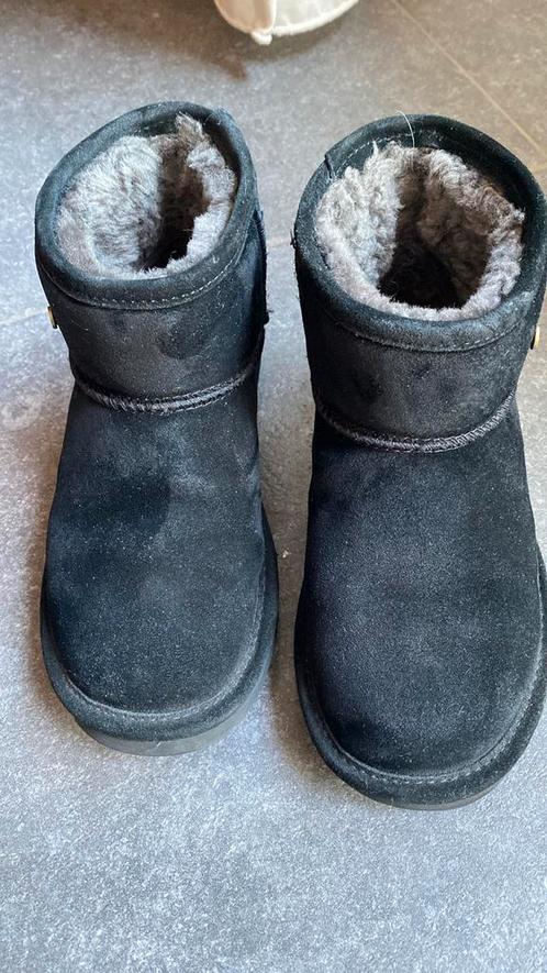 Warmbat uggs mt 38 zo goed als nieuw, Kleding | Dames, Schoenen, Zo goed als nieuw, Zwart, Ophalen of Verzenden