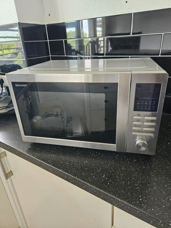 Sharp Magnetron met Grill Functie, Witgoed en Apparatuur, Magnetrons, Gebruikt, Vrijstaand, Magnetron, 45 tot 60 cm, Grill, Draaiplateau