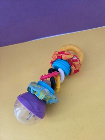 Leuke rammelaar voor baby's beschikbaar voor biedingen