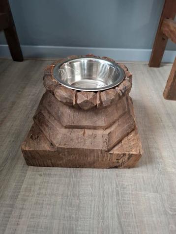 Landelijke poer etens/drinkbak voor kat of hond  beschikbaar voor biedingen