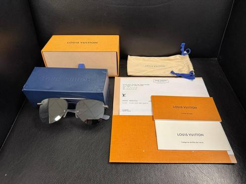 Nette Louis Vuitton Zonnebril Pilot Zwart Compleet + Factuur, Sieraden, Tassen en Uiterlijk, Zonnebrillen en Brillen | Heren, Zo goed als nieuw