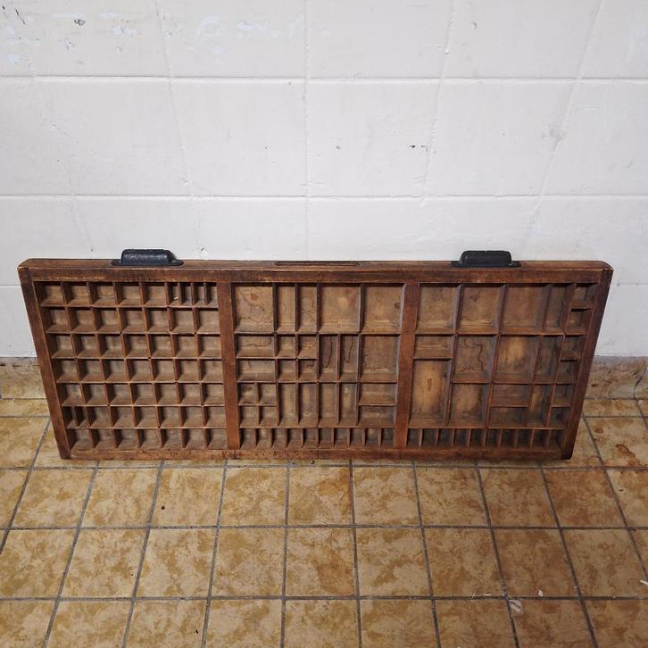Jaren 50 / Jaren 60 Houten Letterbak uit Drukkerij, Antiek en Kunst, Curiosa en Brocante, Ophalen