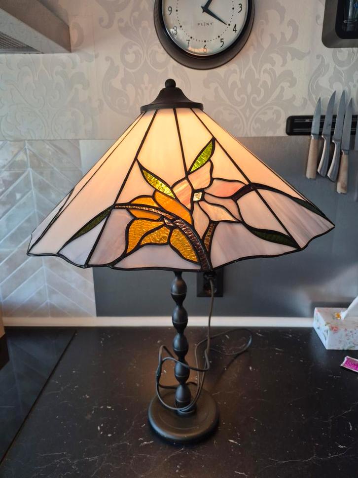 Tiffany Stijl Lamp 50cm, Huis en Inrichting, Lampen | Vloerlampen, Gebruikt, Minder dan 100 cm, Glas, Metaal, Ophalen of Verzenden
