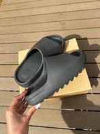 Yeezy Slide, Kleding | Dames, Schoenen, Slippers, Zwart, Zo goed als nieuw, Verzenden