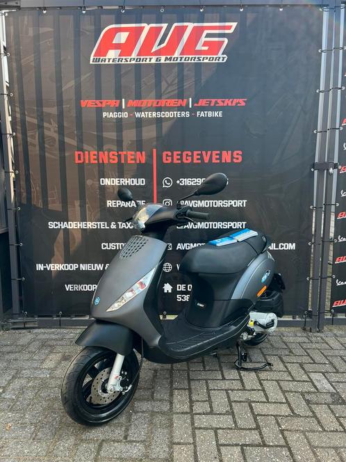 NIEUWSTAAT! Piaggio zip 4-takt 2v CARBURATEUR 615km NIEUW!!, Fietsen en Brommers, Scooters | Piaggio, Zo goed als nieuw, Zip, Maximaal 45 km/u