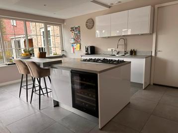 Complete keuken hoogglans wit beschikbaar voor biedingen