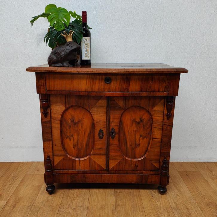 Antiek kastje, halkastje, ladekastje buffetkastje Notenhout, Huis en Inrichting, Kasten | Ladekasten, Gebruikt, Minder dan 100 cm