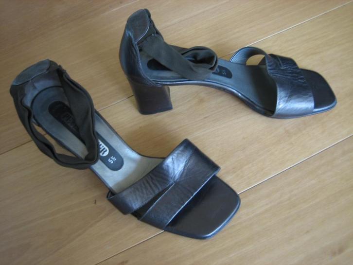 Mooie bronskleurige sandaaltjes PETER KAISER 38-39 Snazzeys, Kleding | Dames, Schoenen, Nieuw, Sandalen of Muiltjes, Bruin, Verzenden