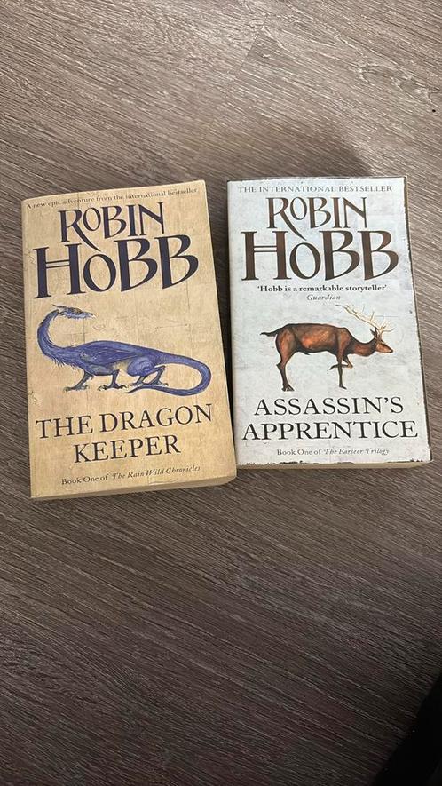 Robin Hobb – The Dragon Keeper & Assassin’s Apprentice, Boeken, Taal | Engels, Zo goed als nieuw, Verzenden