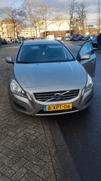 Volvo V60 2.0 R-Design.D3 163pk 2011 Grijs, Auto's, Volvo, Voorwielaandrijving, Euro 5, Zwart, 1984 cc