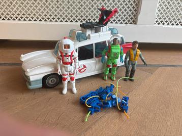 Ghostbusters Ecto-1 met Figuren vintage beschikbaar voor biedingen