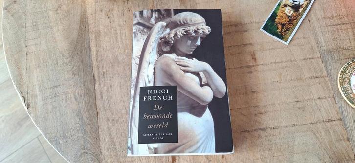 Nicci French- de bewoonde wereld (Literaire Thriller), Boeken, Thrillers, Gelezen, Europa overig, Ophalen of Verzenden