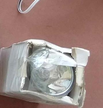 2 halogeenlampjes 13,8 volt 85 watt doorsnede 4,5 cm beschikbaar voor biedingen