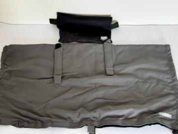 CARABU - B1 Grey Small regencover beschikbaar voor biedingen