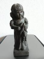 Beeldje meisje met pop, Geert Kunen, 177, Ophalen of Verzenden