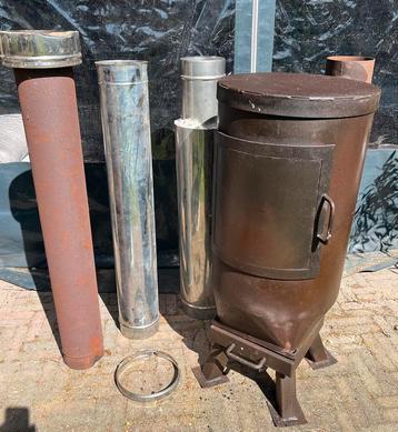 Houtkachel voor buiten met kachelpijpen beschikbaar voor biedingen