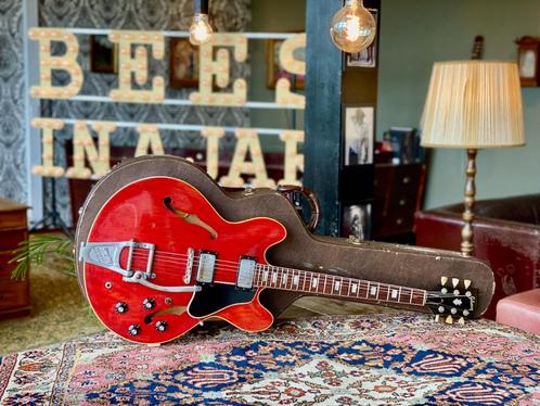 1969/1971 Gibson ES-335 w Factory Bigsby watermelon Cherry, Muziek en Instrumenten, Snaarinstrumenten | Gitaren | Elektrisch, Gebruikt