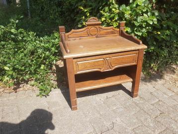  Kastje met lade. beschikbaar voor biedingen