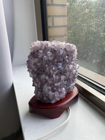 Amethist lamp beschikbaar voor biedingen