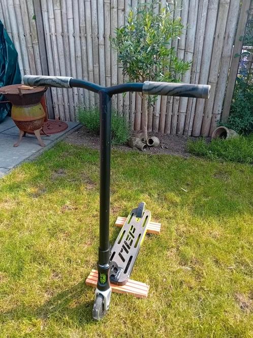 Stuntstep MGP VX10 orgin pro Faded black green, Fietsen en Brommers, Steps, Zo goed als nieuw, Gewone step, Ophalen