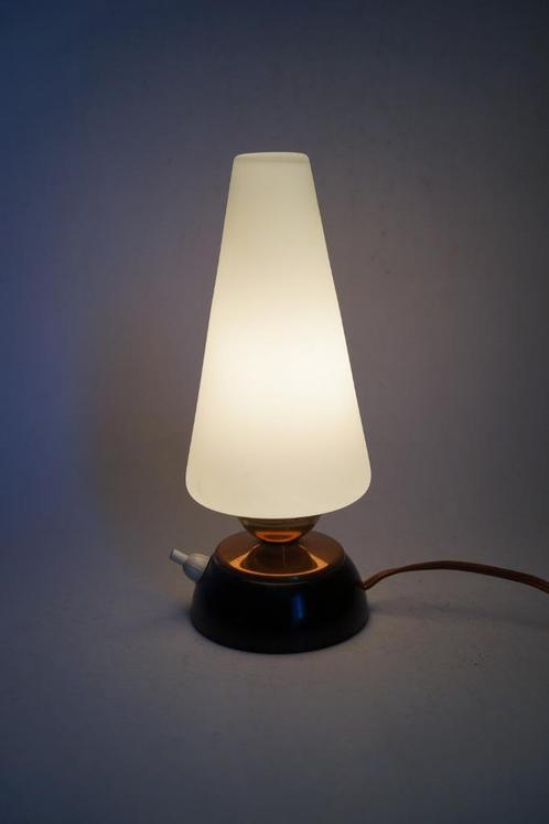 vintage tafellampje wit glas messing kunststof midcentury., Huis en Inrichting, Lampen | Tafellampen, Gebruikt, Minder dan 50 cm