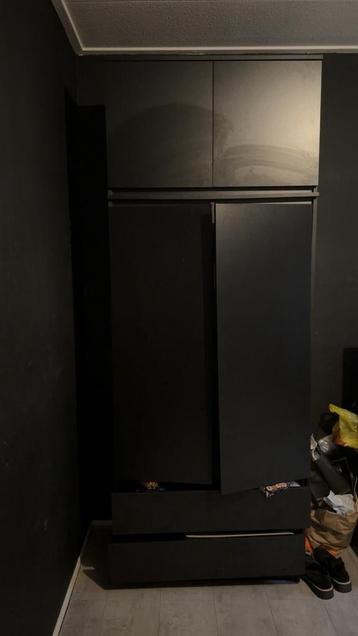 Kledingkast zwart