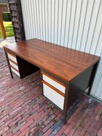 Prachtige vintage metalen bureau notenhouten blad en grepen, Ophalen, Zo goed als nieuw, Bureau