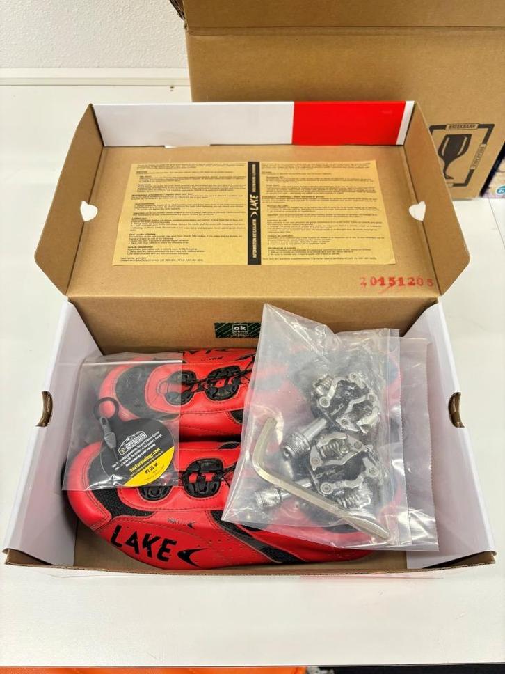 Klik pedalen merk XLC en fietsschoenen merk Lake maat 42, Fietsen en Brommers, Fietsaccessoires | Fietskleding, Gebruikt, Schoenen