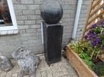 tuinbeeld ganiet met bol op voet en vuurpotje erin nieuw lon, Tuin en Terras, Tuinbeelden, Ophalen of Verzenden, Gebruikt, Steen