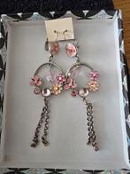 Te koop roze lange oorbellen, hangers., Overige materialen, Hangers, Ophalen of Verzenden, Zo goed als nieuw