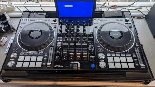Ddj 1000 srt met flightcase, stofkap en lcd scherm, Muziek en Instrumenten, Dj-sets en Draaitafels, Zo goed als nieuw, Dj-set