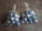 Te koop: 2 zakken zilvergrijze kerstballen (NIEUW!), Ophalen, Nieuw