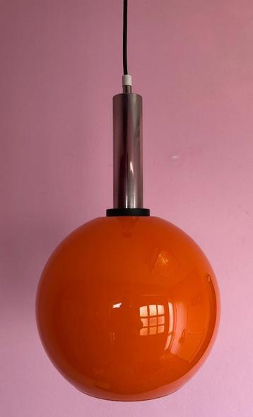Originele opaline bol-hanglamp, vintage design beschikbaar voor biedingen