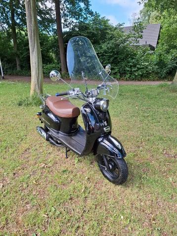 BTC Old Classic - Zwarte Scooter in Goede Staat beschikbaar voor biedingen