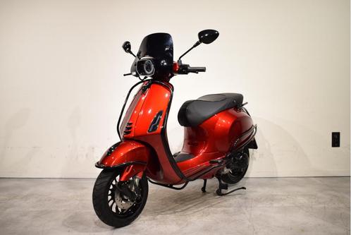 Vespa Sprint custom Candy Red E4| 2020 | 7000km | SNOR/BROM, Fietsen en Brommers, Scooters | Vespa, Zo goed als nieuw, Overige modellen