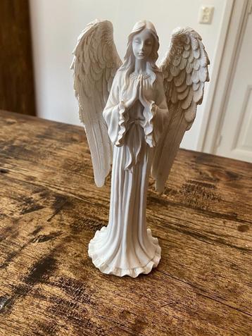 Beeldje - staande vrome biddende engel/beschermengel beschikbaar voor biedingen