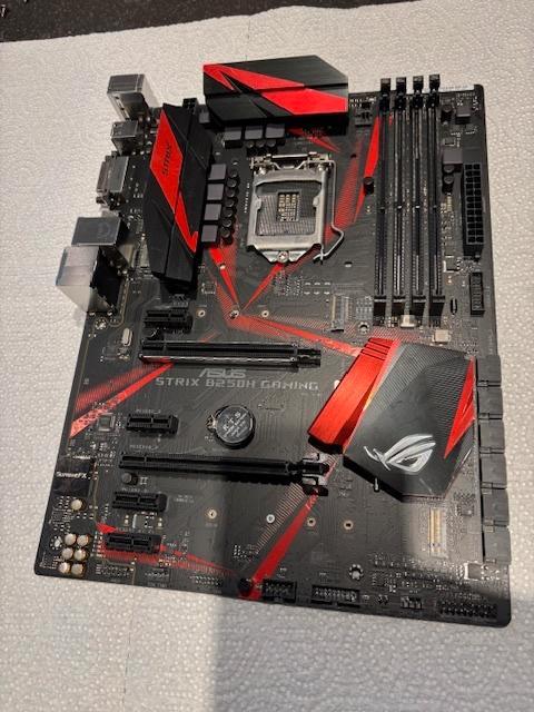 Asus Trix B250H Gaming moederbord (socket Intel LGA-1151), Computers en Software, Moederborden, Gebruikt, Intel, DDR4, Ophalen of Verzenden