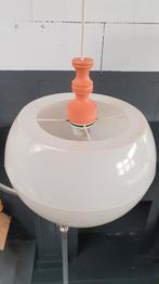 Retro jaren 70 hanglamp, wit kunststof met oranje. S26, Huis en Inrichting, Lampen | Hanglampen, Tweedehands verkoop, Tweedehands verkoop