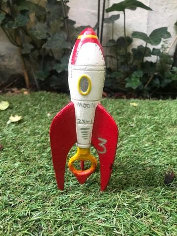 gietijzeren flessenopener, RAKET/ ROCKET beschikbaar voor biedingen