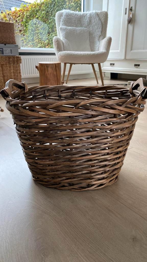rieten/ rotan mand, Huis en Inrichting, Woonaccessoires | Schalen en Manden, Gebruikt, Mand, Rond, Riet, Ophalen