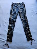 Zwarte wetlook broek met veter, Maat 38/40 (M), Verzenden, Zwart, Zo goed als nieuw